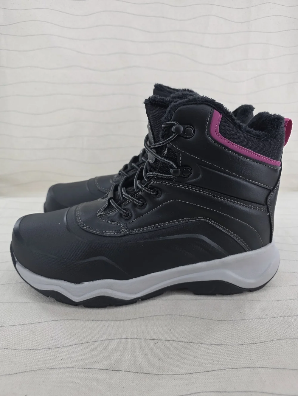 Khombu Womens Riley Black Shell Lace-up Winter Snow Hiking Boots Size 10 NEW